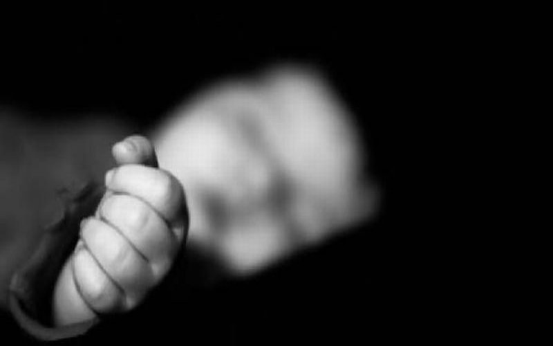 Polisi Buru Pria Pembuang Bayi di Depan Gerbang SD Jaksel