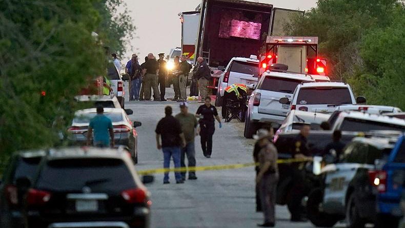 Hindari Pos Pemeriksaan, Truk Pengangkut Imigran Tabrak Trailer dan Tewaskan 4 Orang