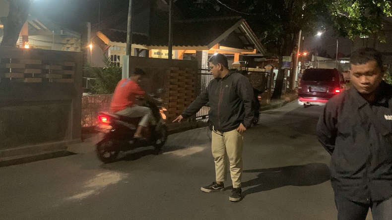 Ngaku Polisi, Pria Berperawakan Tinggi Tega Tusuk Ibu dan Anak di Bekasi