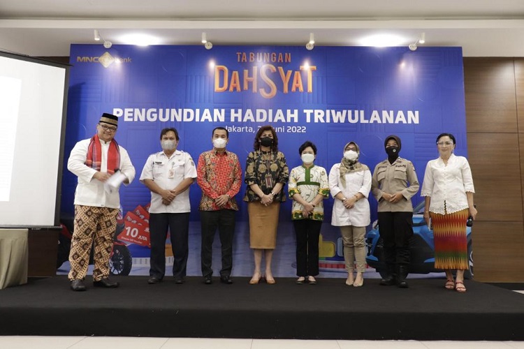 Undian Tabungan Dahsyat Berlangsung Meriah! Nasabah Asal Bandung Bawa Pulang Toyota Raize
