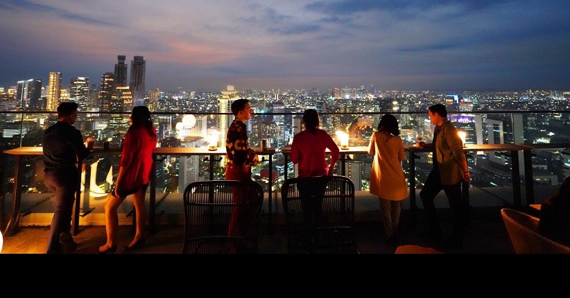 Menikmati Lembayung Senja dan Kilauan Tugu Monas dengan Geisha dan Alunan Musik: Flawless Banget!