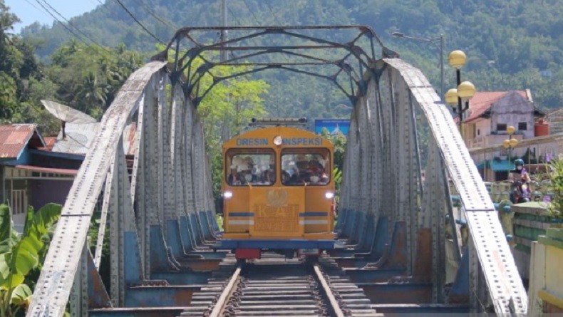 Kereta Api Legendaris Mak Itam Kembali Jajal Rel Sawahlunto-Muaro Kalaban