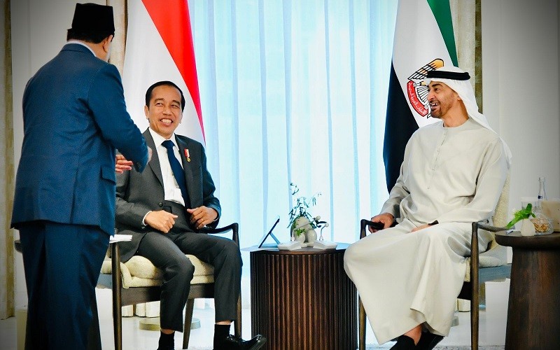 Ini Foto-Foto Kedekatan Prabowo saat Dampingi Jokowi Bertemu Presiden MBZ di UEA