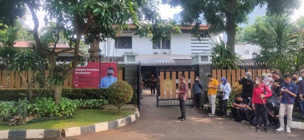 Jenazah Tjahjo Kumolo Tiba, Pelayat Penuhi Rumah Duka