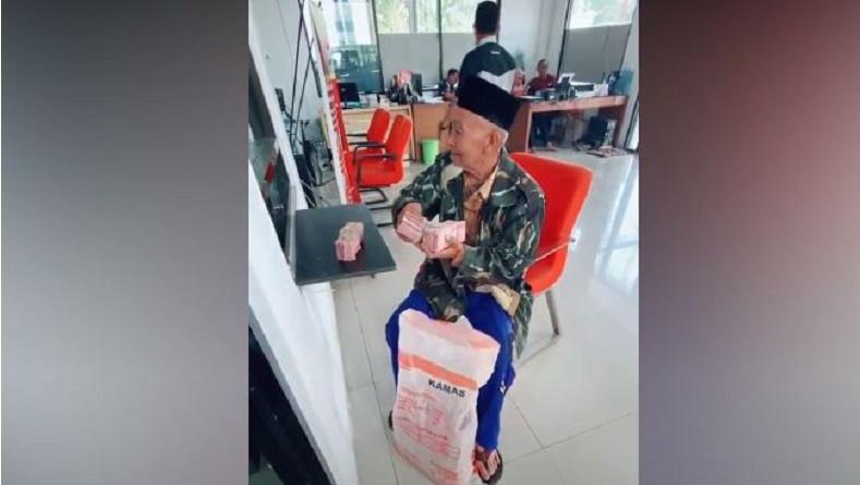Viral Kakek 103 Tahun Beli Cash Mobil Pajero, Bawa Bergepok-gepok Uang dalam Karung