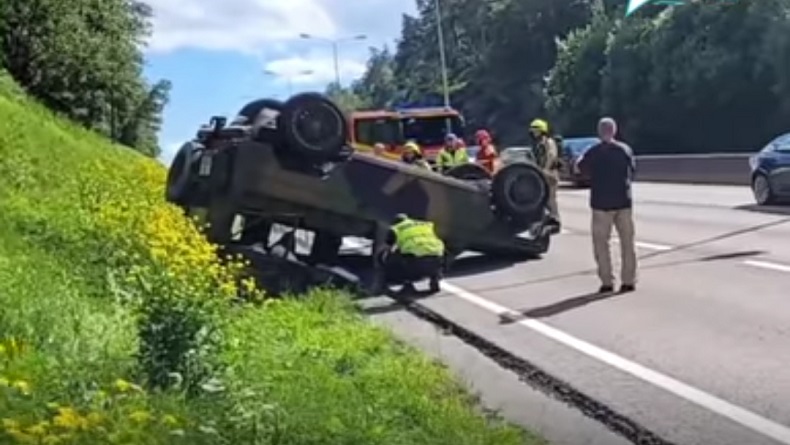 Mobil Kelompok Anti-Islam Kecelakaan seusai Aksi Bakar Kitab Suci Alquran