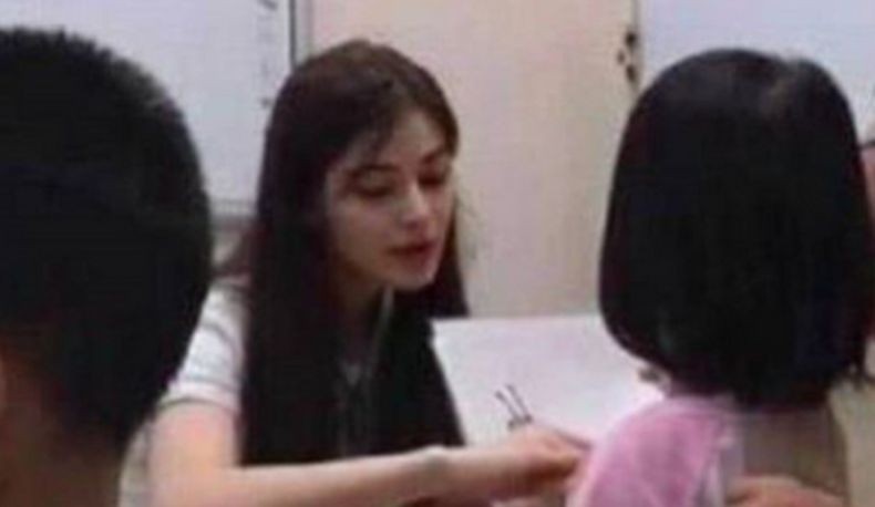  Gegara Guru TK Terlalu Cantik, Orang Tua Siswa Desak Sekolah Memecatnya