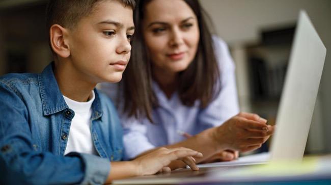 Rawan Kejahatan, Begini Cara Efektif Awasi Anak Berseluncur di Dunia Digital