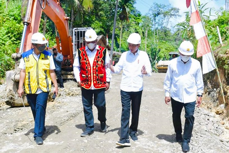 Jokowi Targetkan Pembangunan Jalan Nasional di Pulau Nias Rampung Tahun Depan 