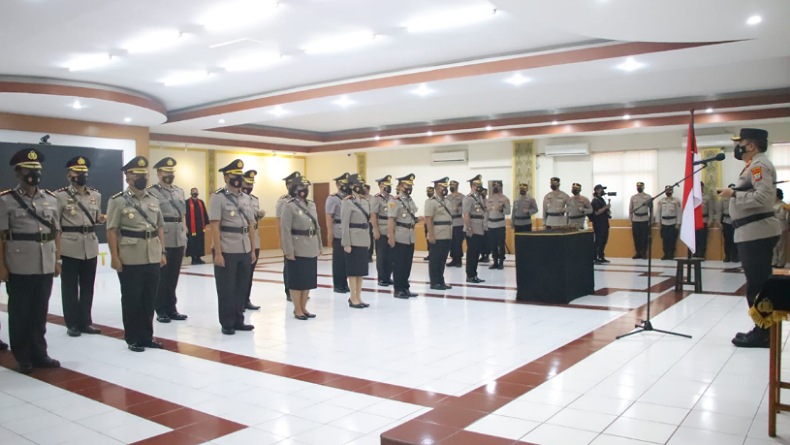 Kapolda Sulut Pimpin Sertijab 2 Pejabat Utama dan 6 Kapolres