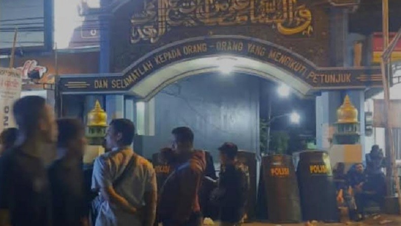 Mas Bechi Tersangka Pencabulan Sembunyi, Polisi Bertahan Kepung Ponpes Shiddiqiyyah
