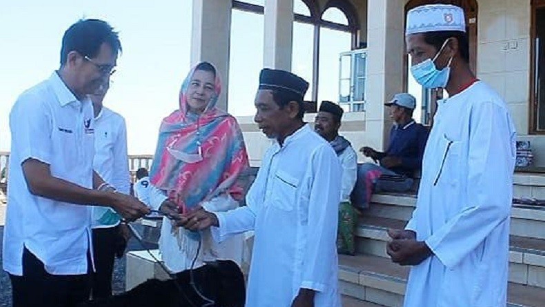 DPW Perindo Bali Serahkan Hewan Kurban ke Masjid Al Ikhlas Karangasem 