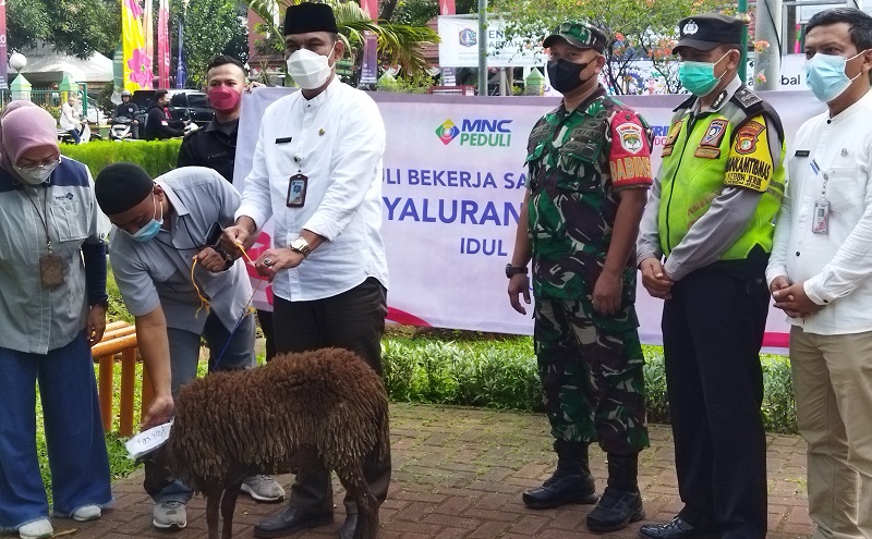 MNC Peduli dan Partai Perindo Salurkan Hewan Kurban untuk Warga Jakarta Barat