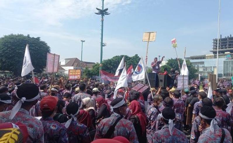  Ribuan Perangkat Desa di Banyumas Demo Tuntut Kesejahteraan