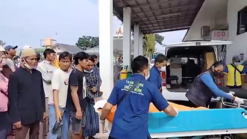 4 Korban Tewas Pikap Terbakar di Pantura Subang Dibawa Keluarga ke Rumah Duka