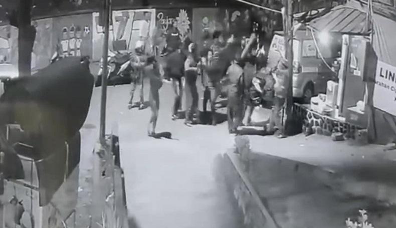 Brutal, Gerombolan Pemotor Serang Pos Siskamling di Bandung, 4 Orang Bersimbah Darah