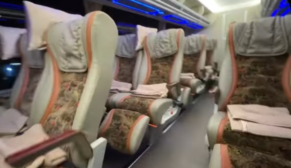 Tak Hanya Mobil Pribadi Penumpang Bus juga Wajib Pakai Seatbelt, Ini Aturannya