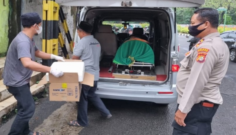 Jasad Bayi Ditemukan Membusuk di Saluran Air Ciputat, Diduga Dibuang Orang Tuanya