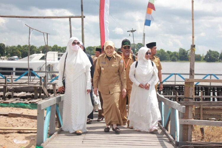 Bupati Batola Resmikan Majelis Taklim Ummul Khadijah di Kuripan dan Bakumpai