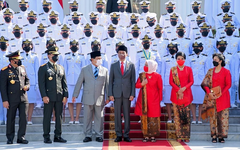 Kompak, Ini Momen Prabowo Dampingi Presiden Jokowi saat Pelantikan Perwira TNI-Polri di Istana