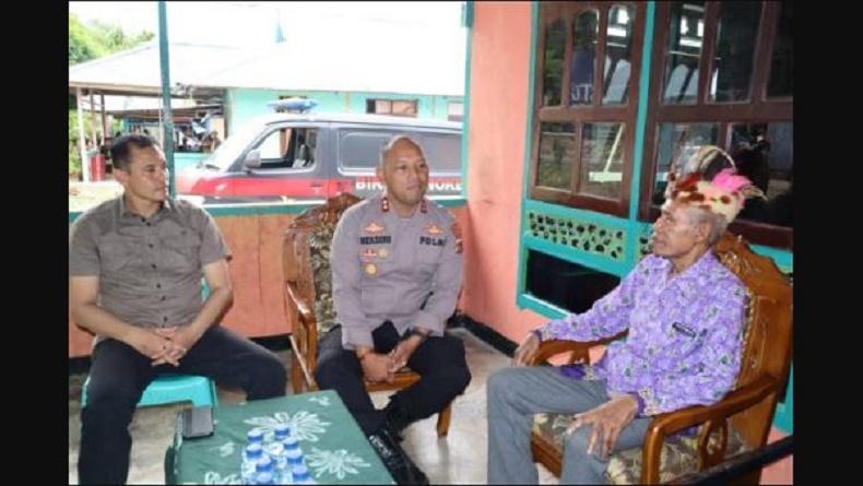 Awali Tugas di Yapen, Kapolres AKBP Herzoni Saragih Silaturahmi ke Ketua Dewan Adat