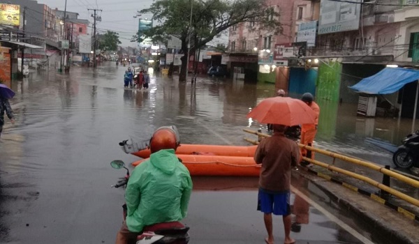 Sejumlah Perumahan di Jabodetabek Banjir usai Diguyur Hujan Seharian
