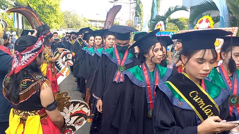  Unik, Prosesi Wisuda PEM Akamigas Cepu Diiringi Arak-arakan Barongan