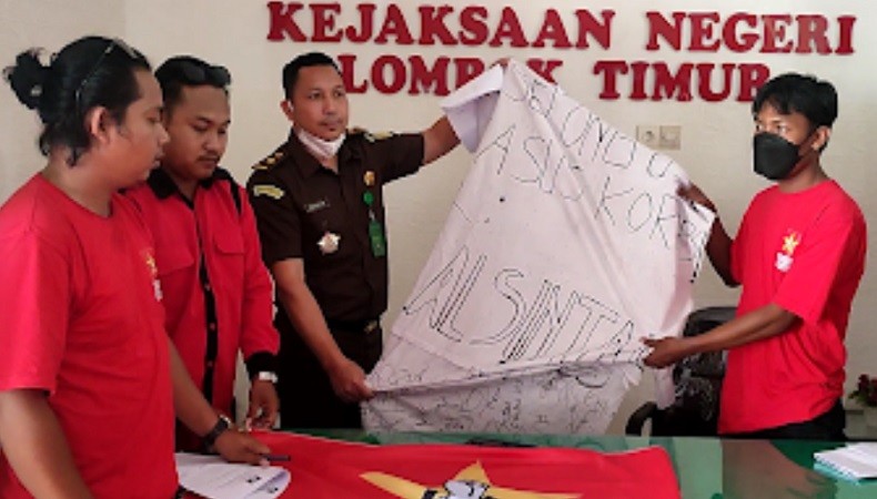 Mahasiswa Geruduk Kejari Lotim Desak Pengusutan Kasus Alsintan dan KUR Tani