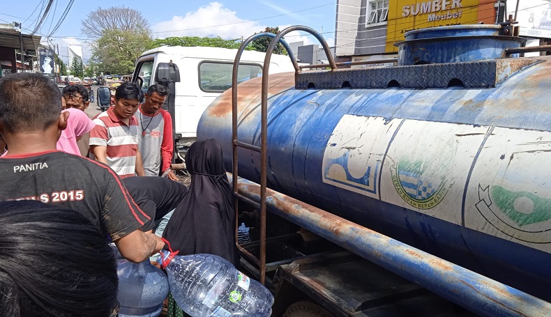 Penanggulangan Pascabanjir, PDAM Garut Salurkan Air Bersih di 3 Kecamatan