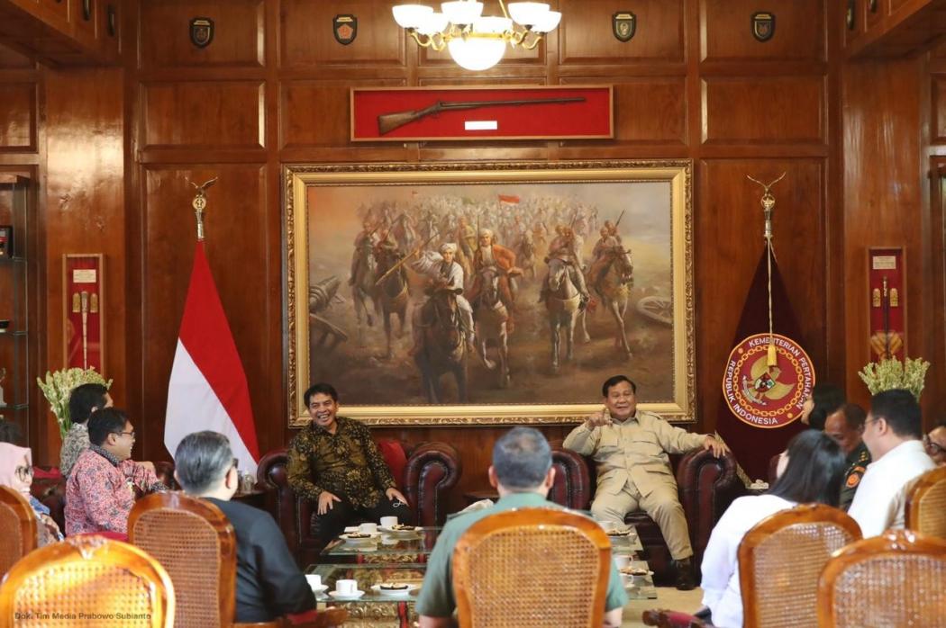 Ngeteh Sore Bareng Para Pemred, Prabowo Ngobrol Santai Soal Pertahanan