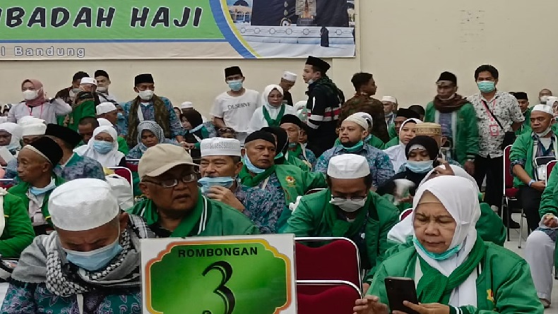 Seorang Jemaah Haji Kloter Pertama asal Garut Gagal Pulang Siang Ini