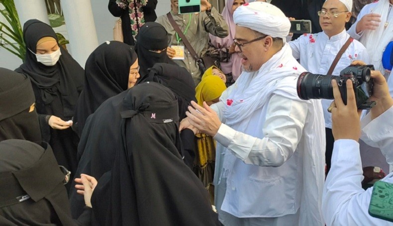 Hirup Udara Bebas, Ini yang Dilakukan Habib Rizieq Shihab