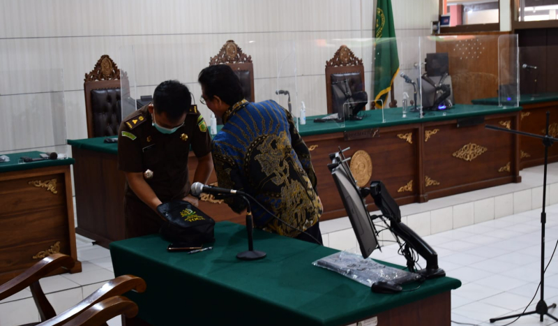 Pengacara Terdakwa Pencabulan Julianto Eka Putra Senang Sidang Tuntutan Ditunda
