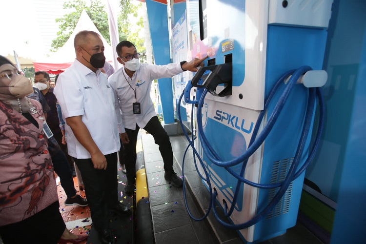 Hadirkan 2 SPKLU di Kantor BNI, PLN Percepat Ekosistem Kendaraan Listrik 