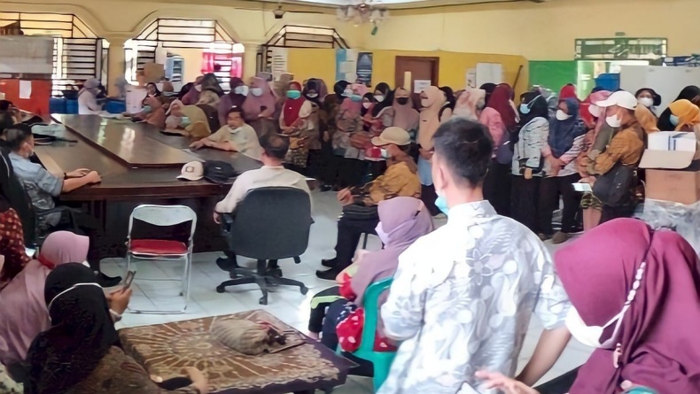 Minta TPP Disetarakan, Ratusan Bidan dan Perawat di Sumsel Kepung Kantor Dinkes