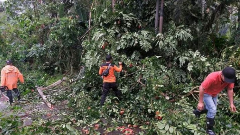 Warga Minahasa Tenggara Diminta Waspada Cuaca Ekstrem   