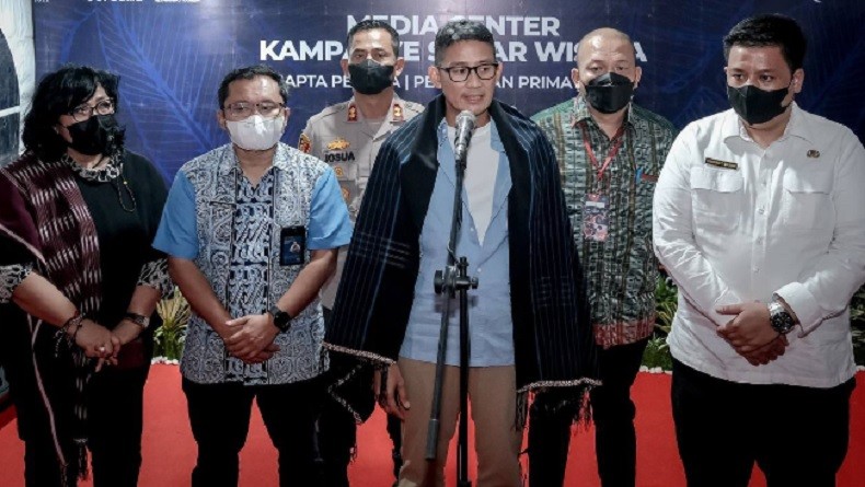 Kunjungi Samosir, Sandiaga Uno: Program Sadar Wisata Pacu Kualitas Destinasi & Pendapatan Desa Ambarita