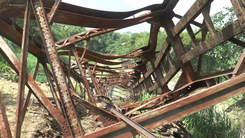 Diterjang Arus Sungai, Jembatan Berusia Ratusan Tahun di Grobogan Roboh