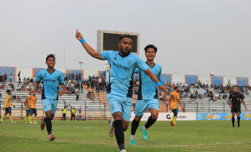 Persela Menang Telak Atas Gresik United, Fakhri Husaini Puji Para Pemain