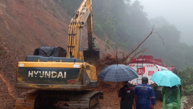 Longsor di Sitinjau Lauik, Jalan Padang-Solok Tak Bisa Dilewati