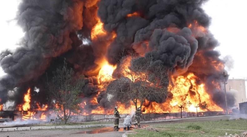 Diserang Ukraina, Depot Minyak di Donetsk Terbakar 