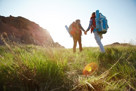 Mau Naik Gunung? Ini Outfit Wajib yang Harus Dipakai