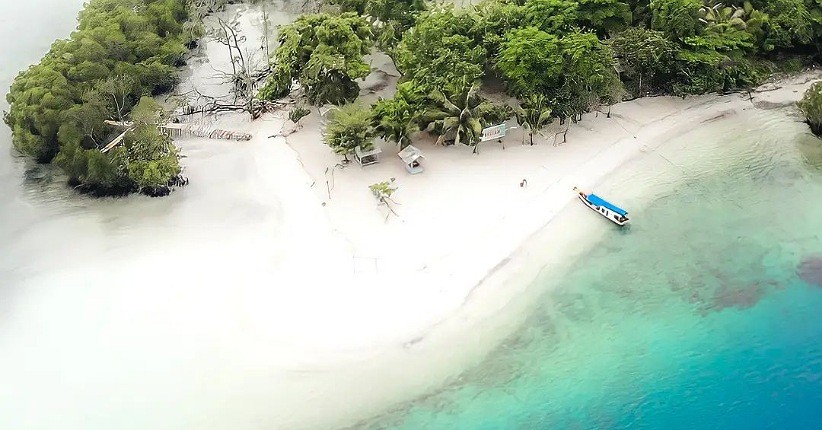 Menjelajahi Pantai Pasir Putih di Lampung Selatan, Pemandangan Bawah Lautnya Eksotis
