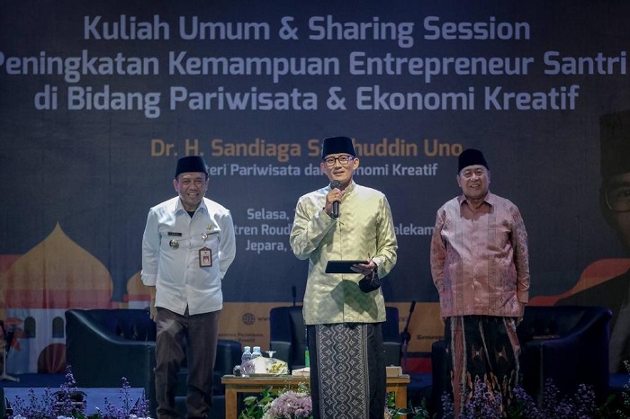 Sandiaga Uno Bagi Tips Jadi Pengusaha Sukses kepada Santri di Jepara  