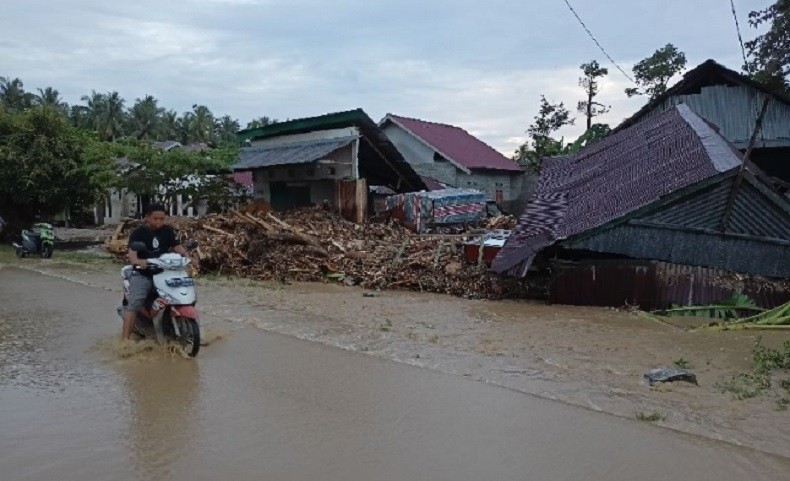 Gubernur Sulteng Minta OPD Telusuri Penyebab Banjir Bandang di Parigi Moutong