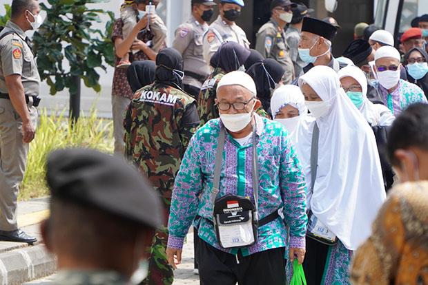 11.274 CJH Asal Jatim Berusia di Atas 65 Tahun, Ini Pesan Gubernur Khofifah