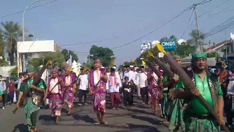 Ribuan Warga Cirebon Gelar Kirab Ziarah Agung ke Makam Sunan Gunung Jati