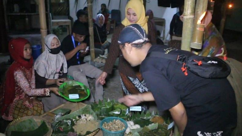 Malam 1 Sura, Warga di Borobudur Magelang Gelar Pasar Suran