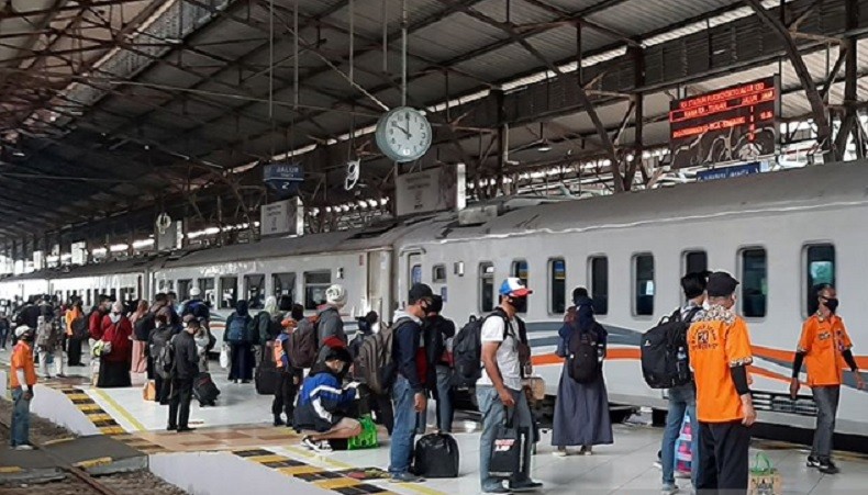 Viral Penumpang KA Diturunkan di Stasiun Purwokerto Gegara Belum Booster, Ini Penjelasan PT KAI