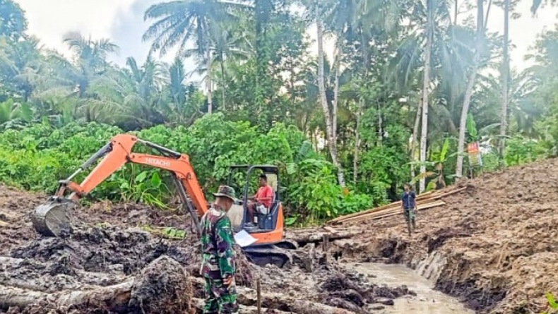 Dukung Ekonomi Warga, TMMD Kodim Talaud Rintis Jalan Perkebunan